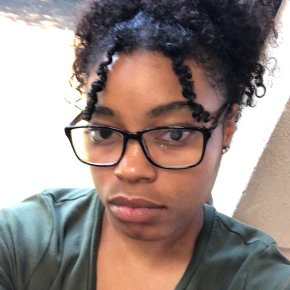 Meet your Posher, Lauryn - Picture 1 of 1